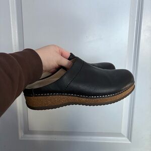 Dansko Women’s 38 Black Leather Mariella Mule Clogs